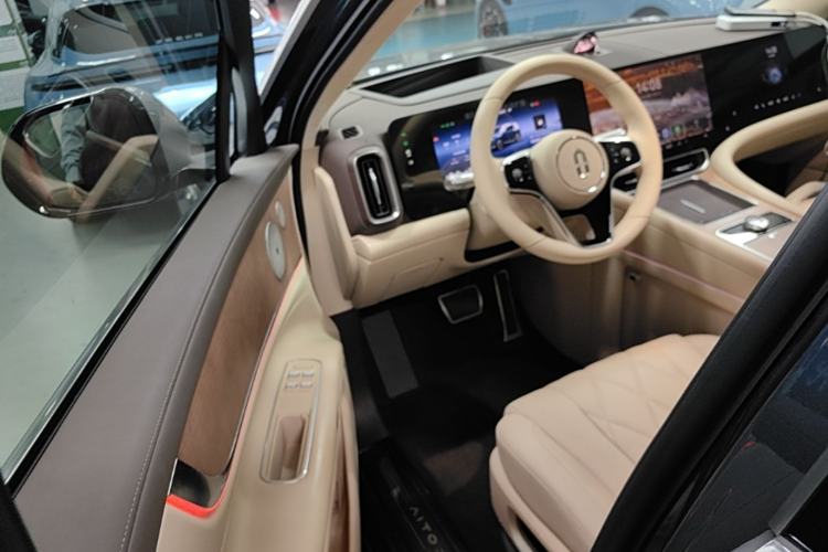 Used Hima AITO M9 2024 Range-Extended Ultra Version 52 kWh 6-Seater Model Driver Seat