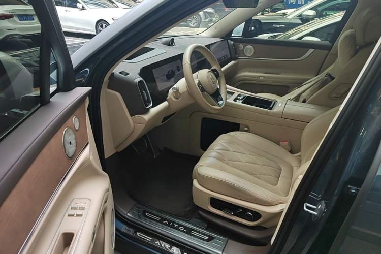 Used Hima AITO M9 2024 Range-Extended Ultra Version 52 kWh 6-Seater Model Driver Seat