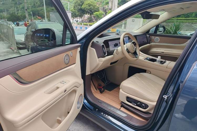 Used Hima AITO M9 2024 Range-Extended Max Edition 42 kWh 6-Seater Version Driver Seat
