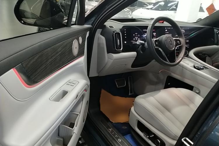 Used Hima AITO M9 2024 All-Electric Ultra Version 100 kWh 6-Seater Model Driver Seat