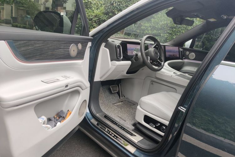 Used Hima AITO M9 2024 Range-Extended Ultra Version 52 kWh 5-Seater Model Driver Seat