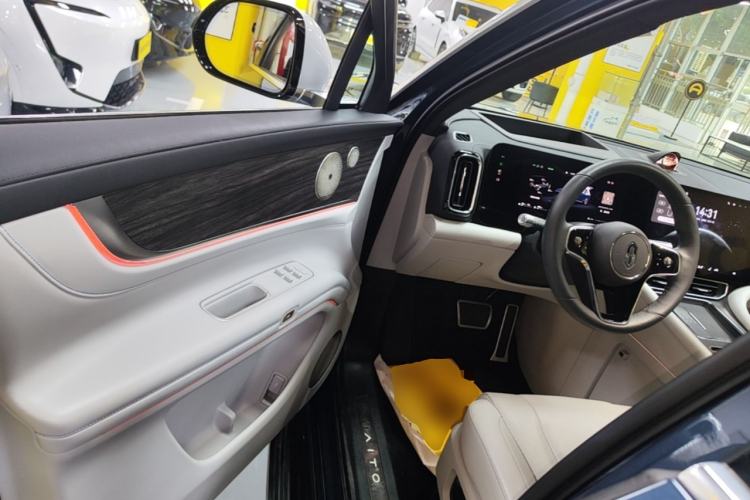 Used Hima AITO M9 2024 Range-Extended Ultra Version 42 kWh 6-Seater Model Driver Seat