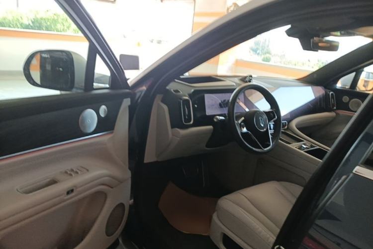 Used Hima AITO M9 2024 All-Electric Ultra Version 100 kWh 6-Seater Model Driver Seat