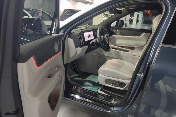 Used Hima AITO M9 2024 All-Electric Ultra Version 100 kWh 6-Seater Model Driver Seat