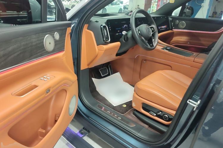Used Hima AITO M9 2024 Range-Extended Ultra Version 52 kWh 6-Seater Model Driver Seat