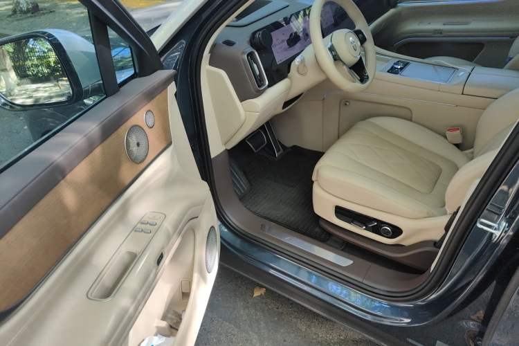 Used Hima AITO M9 2024 All-Electric Ultra Version 100 kWh 5-Seater Model Driver Seat