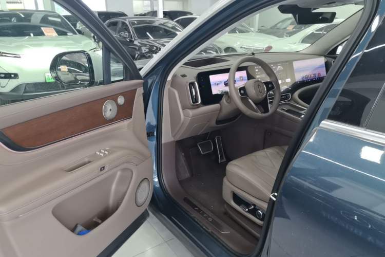 Used Hima AITO M9 2024 Range-Extended Ultra Version 42 kWh 6-Seater Model Driver Seat