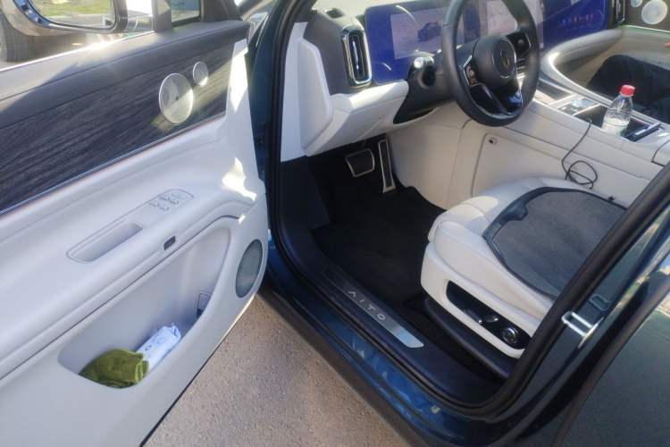 Used Hima AITO M9 2024 Range-Extended Ultra Version 42 kWh 6-Seater Model Driver Seat