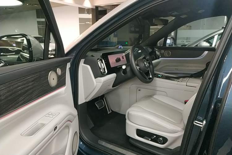 Used Hima AITO M9 2024 Range-Extended Ultra Version 42 kWh 6-Seater Model Driver Seat