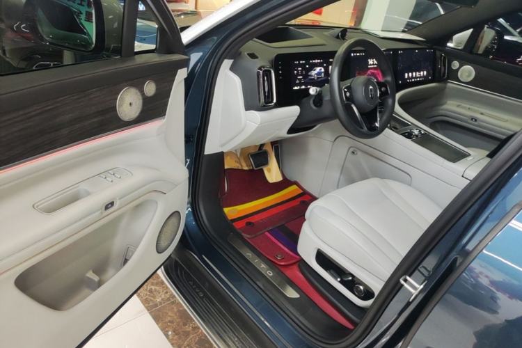 Used Hima AITO M9 2024 Range-Extended Ultra Version 42 kWh 6-Seater Model Driver Seat