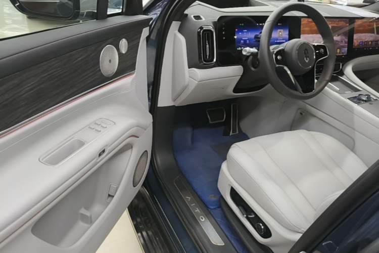 Used Hima AITO M9 2024 Range-Extended Ultra Version 42 kWh 6-Seater Model Driver Seat