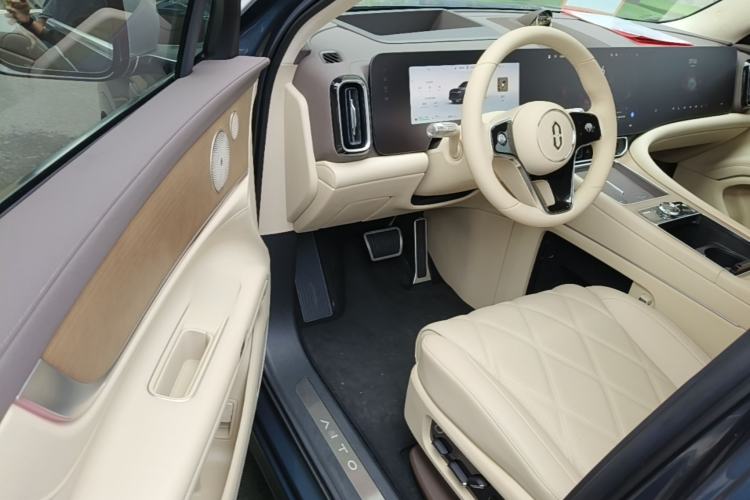 Used Hima AITO M9 2024 Range-Extended Ultra Version 42 kWh 6-Seater Model Driver Seat