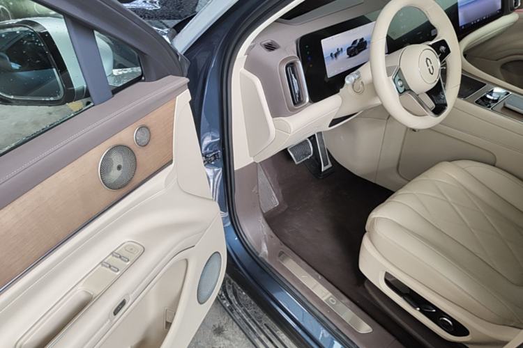 Used Hima AITO M9 2024 Range-Extended Ultra Version 42 kWh 6-Seater Model Driver Seat