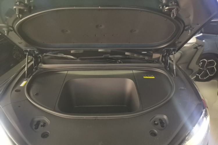 Used Hima AITO M9 2024 All-Electric Ultra Version 100 kWh 6-Seater Model Engine Bay
