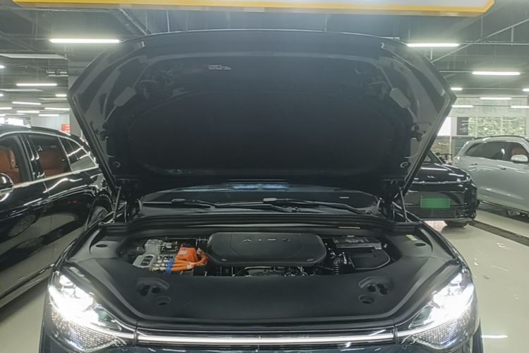 Used Hima AITO M9 2024 Range-Extended Ultra Version 42 kWh 6-Seater Model Engine Bay