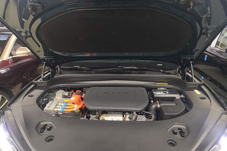 Used Hima AITO M9 2024 Range-Extended Ultra Version 42 kWh 6-Seater Model Engine Bay