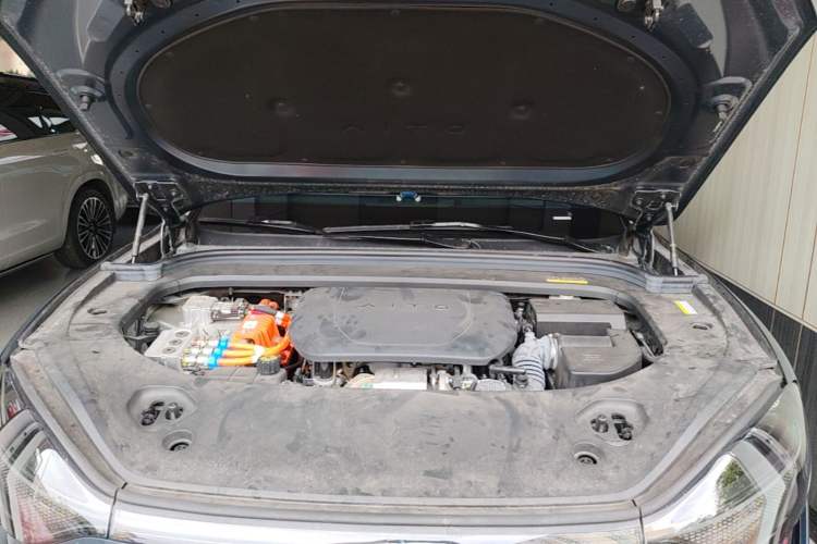 Used Hima AITO M9 2024 Range-Extended Ultra Version 42 kWh 6-Seater Model Engine Bay