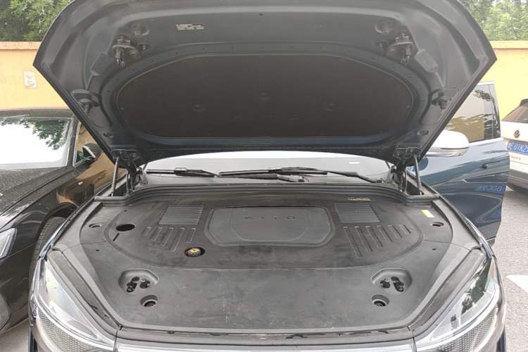 Used Hima AITO M9 2024 Range-Extended Ultra Version 42 kWh 6-Seater Model Engine Bay