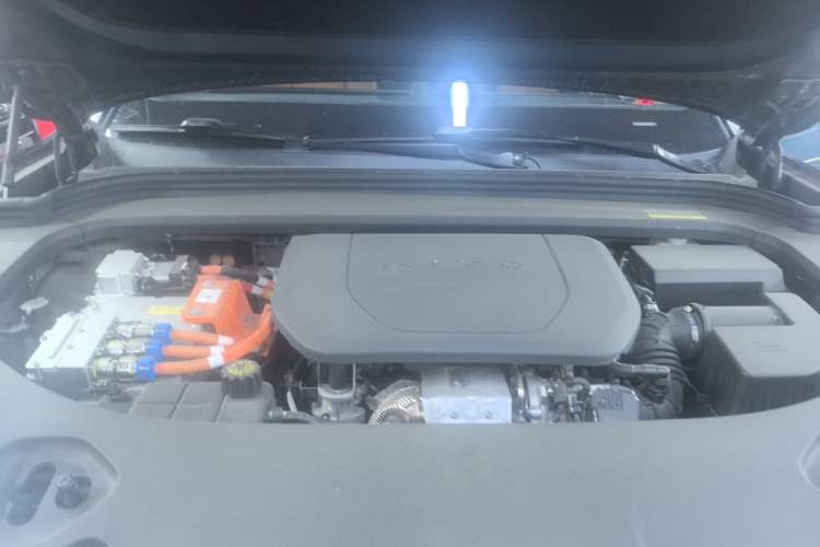 Used Hima AITO M9 2024 Range-Extended Ultra Version 42 kWh 6-Seater Model Engine Bay