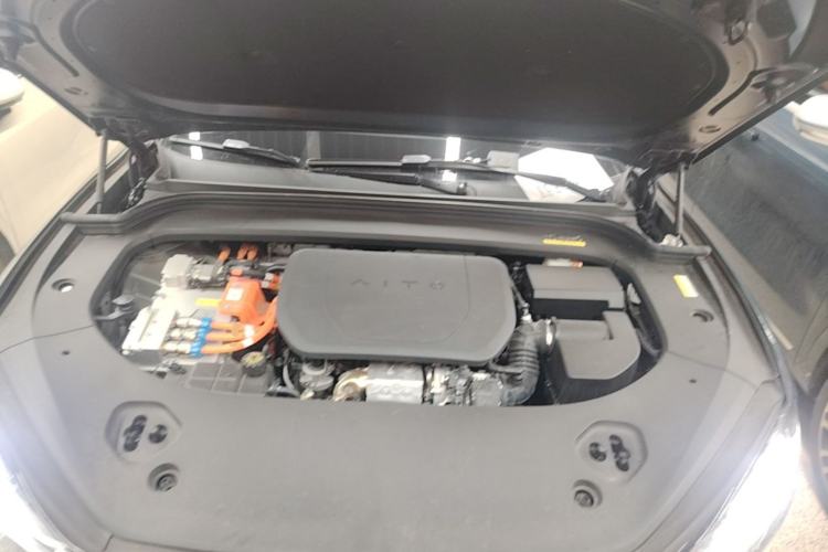 Used Hima AITO M9 2024 Range-Extended Ultra Version 42 kWh 6-Seater Model Engine Bay