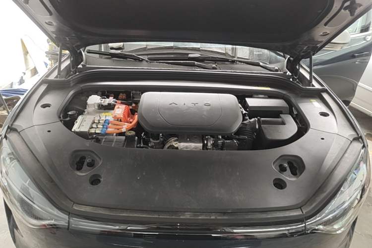 Used Hima AITO M9 2024 Range-Extended Ultra Version 42 kWh 6-Seater Model Engine Bay