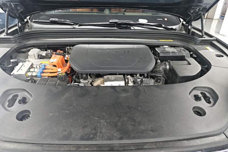 Used Hima AITO M9 2024 Range-Extended Ultra Version 42 kWh 6-Seater Model Engine Bay