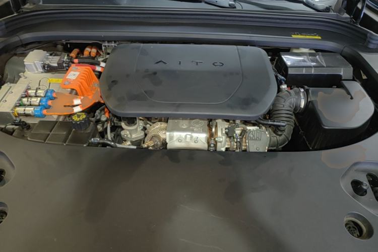 Used Hima AITO M9 2024 Range-Extended Ultra Version 42 kWh 6-Seater Model Engine Bay