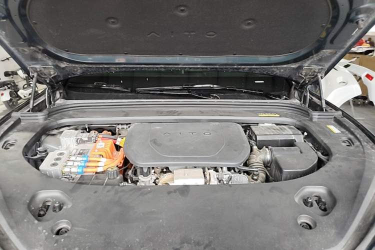 Used Hima AITO M9 2024 Range-Extended Ultra Version 42 kWh 6-Seater Model Engine Bay
