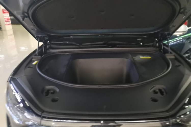 Used Hima AITO M9 2024 All-Electric Ultra Version 100 kWh 6-Seater Model Engine Bay