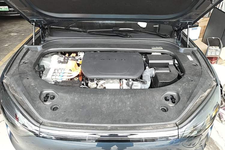 Used Hima AITO M9 2024 Range-Extended Ultra Version 42 kWh 6-Seater Model Engine Bay