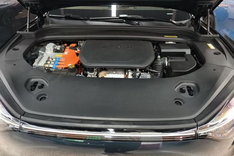 Used Hima AITO M9 2024 Range-Extended Ultra Version 42 kWh 6-Seater Model Engine Bay