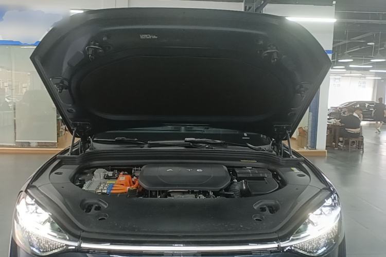 Used Hima AITO M9 2024 Range-Extended Ultra Version 42 kWh 6-Seater Model Engine Bay