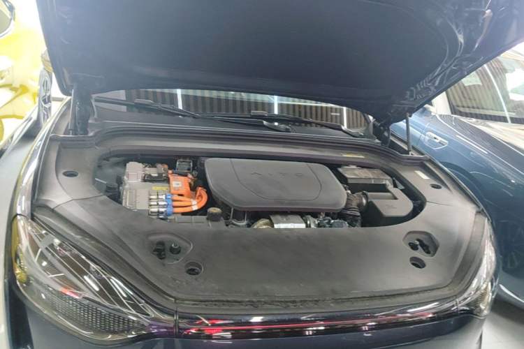 Used Hima AITO M9 2024 Range-Extended Ultra Version 42 kWh 6-Seater Model Engine Bay