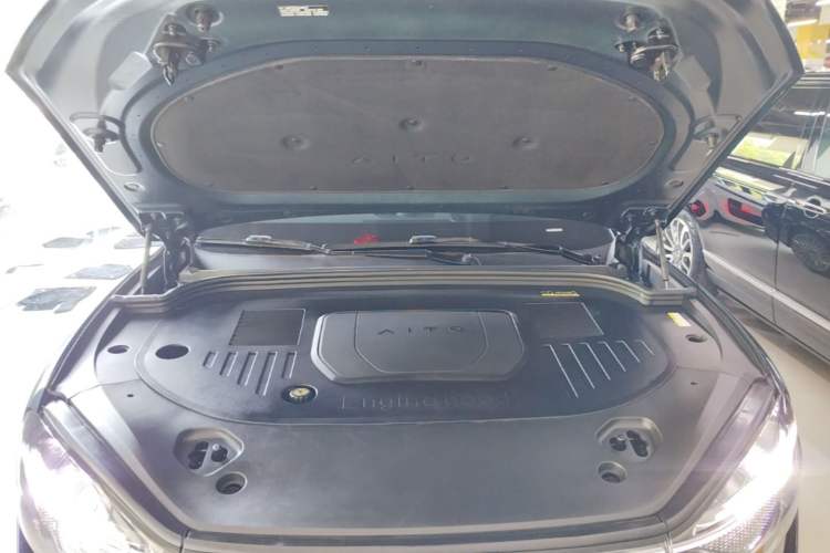 Used Hima AITO M9 2024 Range-Extended Ultra Version 42 kWh 6-Seater Model Engine Bay