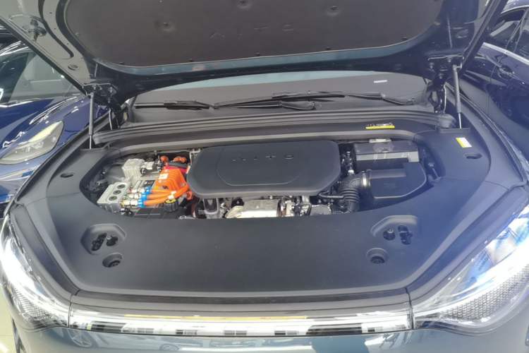 Used Hima AITO M9 2024 Range-Extended Ultra Version 42 kWh 6-Seater Model Engine Bay