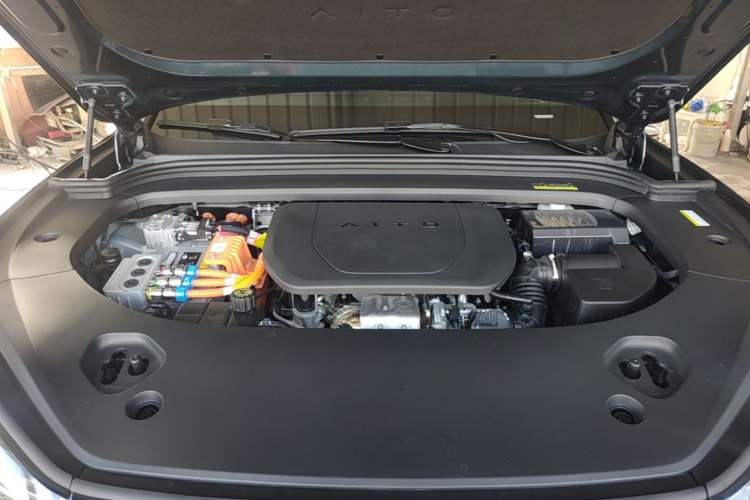 Used Hima AITO M9 2024 Range-Extended Ultra Version 42 kWh 6-Seater Model Engine Bay