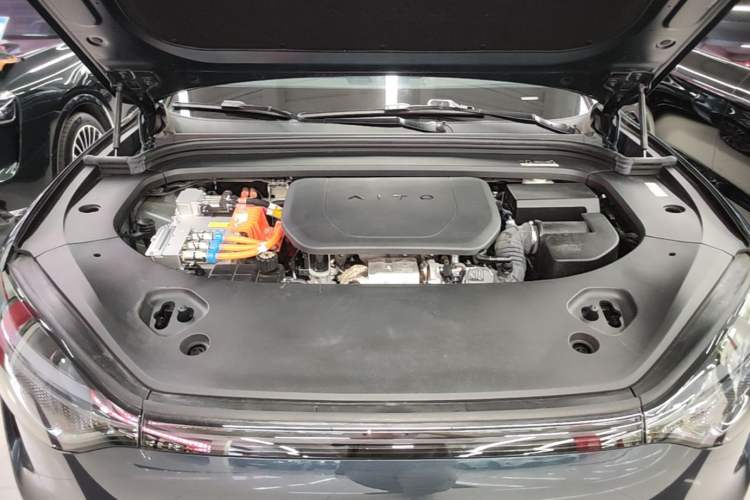 Used Hima AITO M9 2024 Range-Extended Ultra Version 42 kWh 6-Seater Model Engine Bay