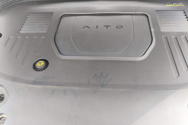 Used Hima AITO M9 2024 Range-Extended Ultra Version 42 kWh 6-Seater Model Engine Bay
