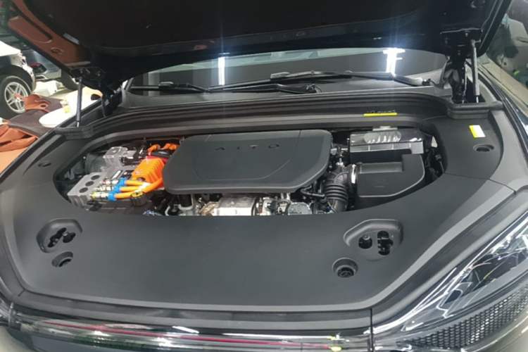 Used Hima AITO M9 2024 Range-Extended Ultra Version 42 kWh 6-Seater Model Engine Bay