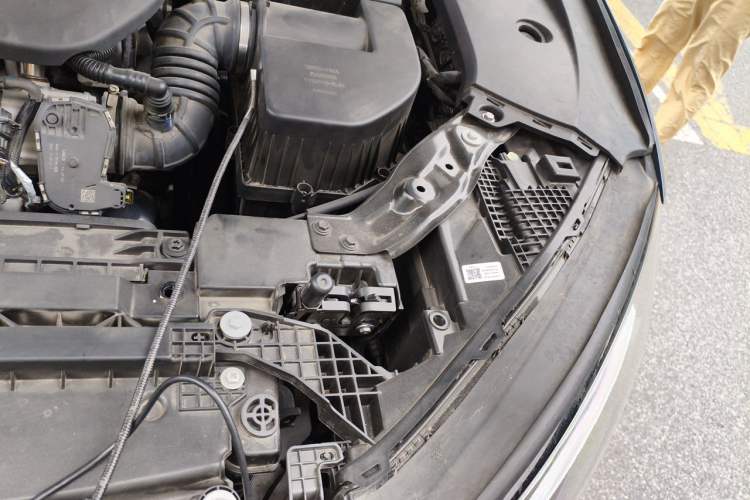 Used Hima AITO M9 2024 Range-Extended Ultra Version 52 kWh 6-Seater Model Engine Bay Left
