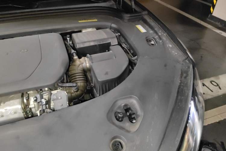Used Hima AITO M9 2024 Range-Extended Ultra Version 42 kWh 6-Seater Model Engine Bay Left
