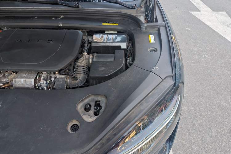 Used Hima AITO M9 2024 Range-Extended Ultra Version 42 kWh 6-Seater Model Engine Bay Left