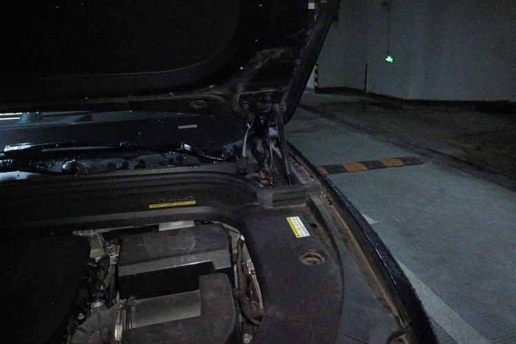 Used Hima AITO M9 2024 Range-Extended Ultra Version 42 kWh 6-Seater Model Engine Bay Left