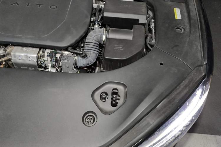 Used Hima AITO M9 2024 Range-Extended Ultra Version 52 kWh 5-Seater Model Engine Bay Left