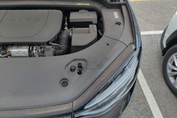 Used Hima AITO M9 2024 Range-Extended Ultra Version 42 kWh 6-Seater Model Engine Bay Left