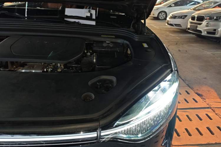 Used Hima AITO M9 2024 Range-Extended Ultra Version 42 kWh 6-Seater Model Engine Bay Left