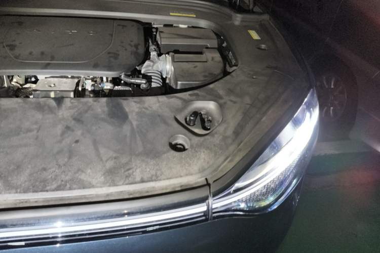 Used Hima AITO M9 2024 Range-Extended Ultra Version 42 kWh 6-Seater Model Engine Bay Left