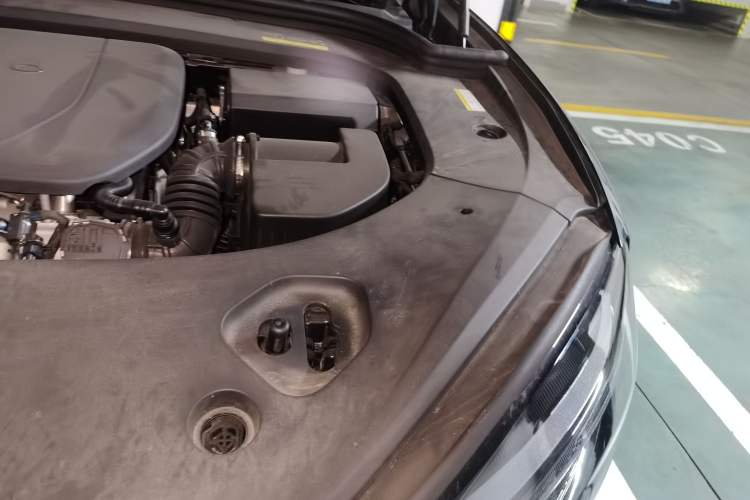 Used Hima AITO M9 2024 Range-Extended Ultra Version 42 kWh 6-Seater Model Engine Bay Left