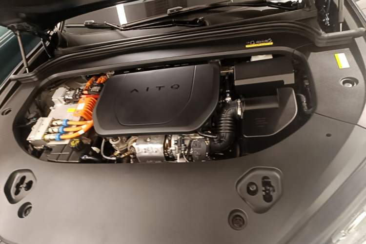 Used Hima AITO M9 2024 Range-Extended Ultra Version 42 kWh 6-Seater Model Engine Bay