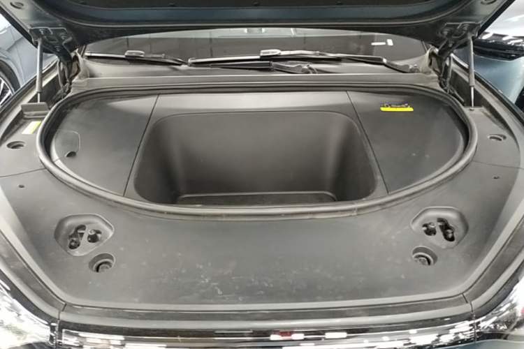 Used Hima AITO M9 2024 All-Electric Ultra Version 100 kWh 6-Seater Model Engine Bay